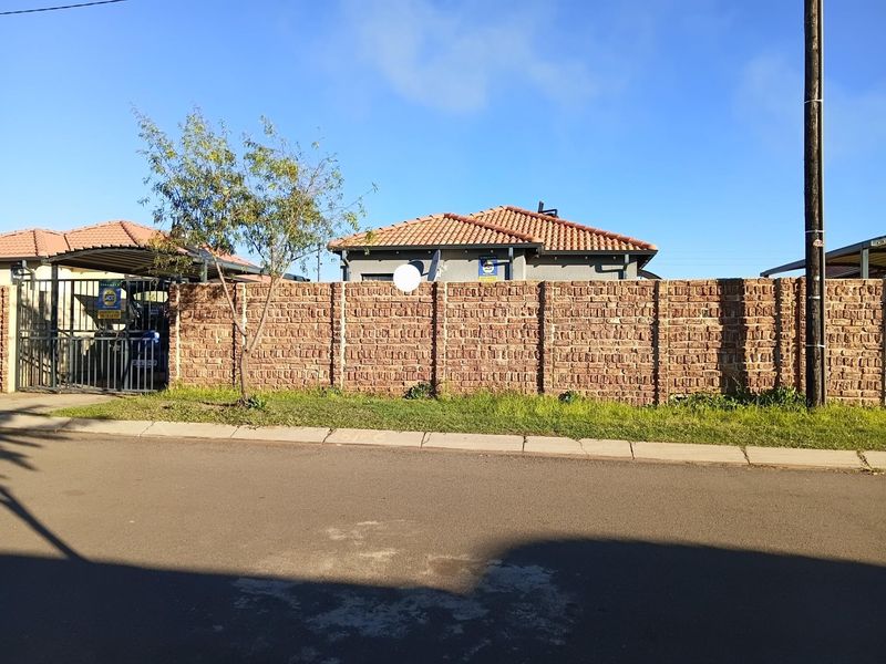 House To Rent in Protea Glen, Soweto - Photo 1