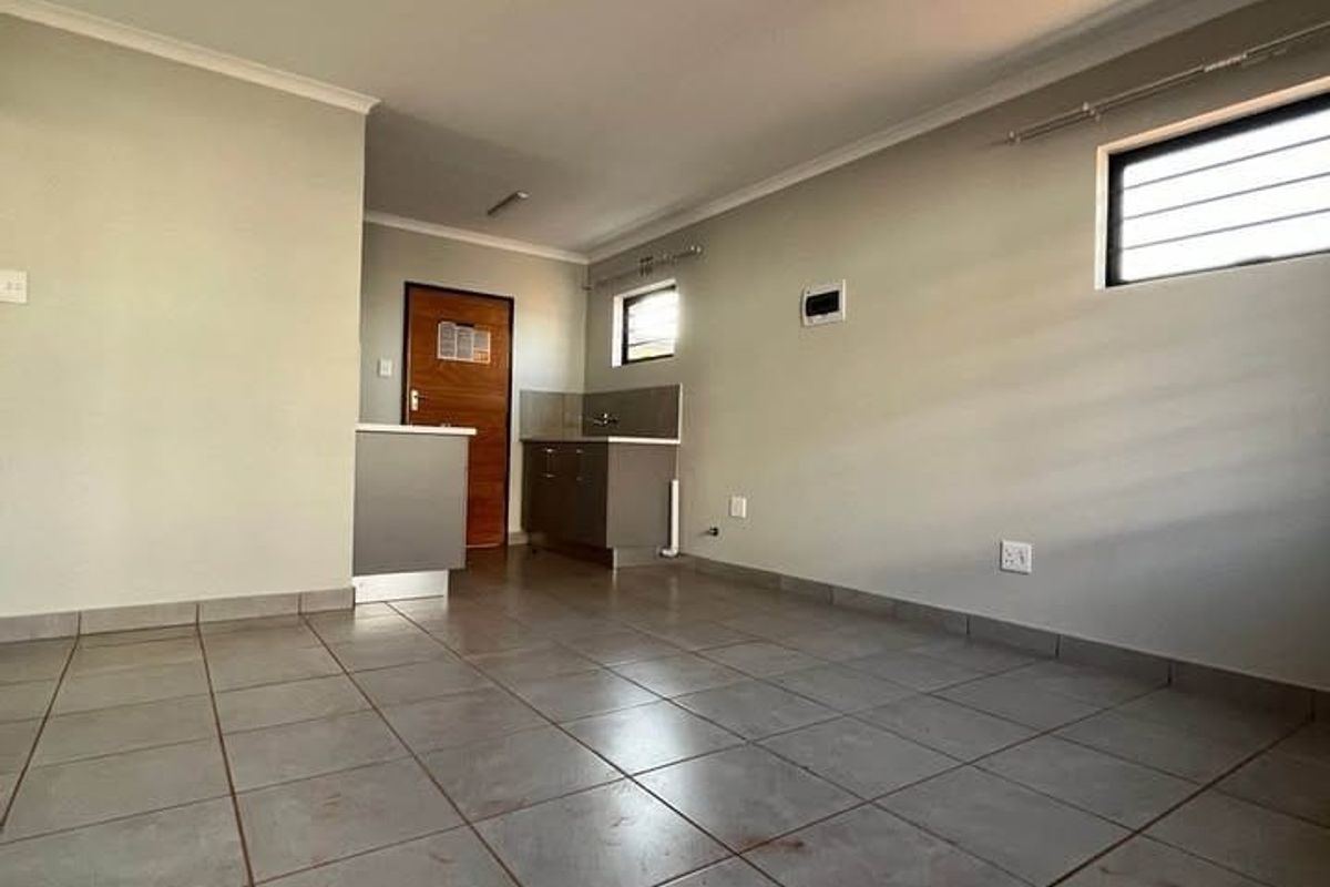 House To Rent in Protea Glen, Soweto - Photo 3