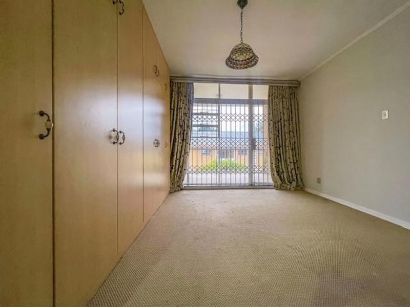 Great location: 2 bed 2 bath upstairs apartment - Photo 5