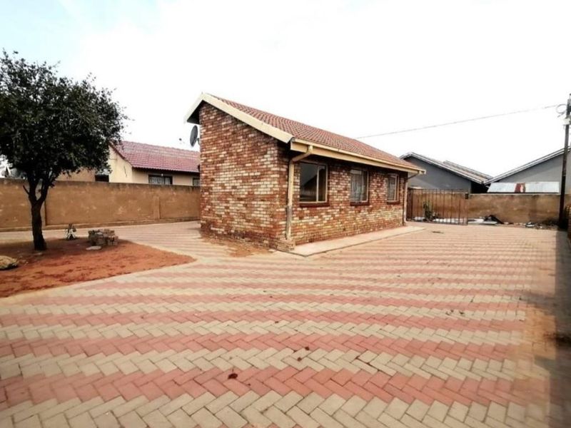 3 bedroom house available in Mabopane - Photo 2