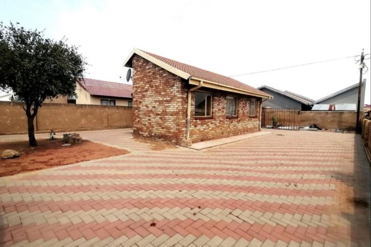 3 bedroom house available in Mabopane - Photo 2