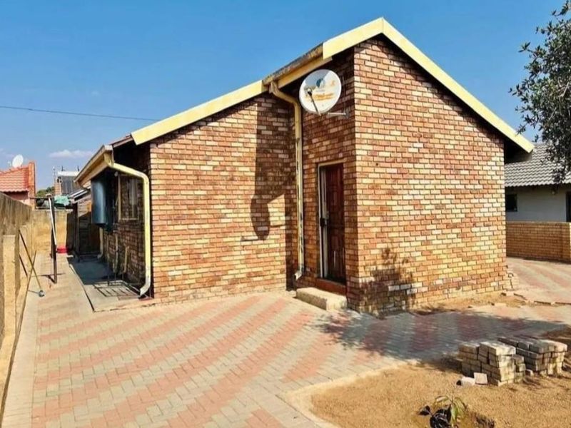 3 bedroom house available in Mabopane - Photo 1
