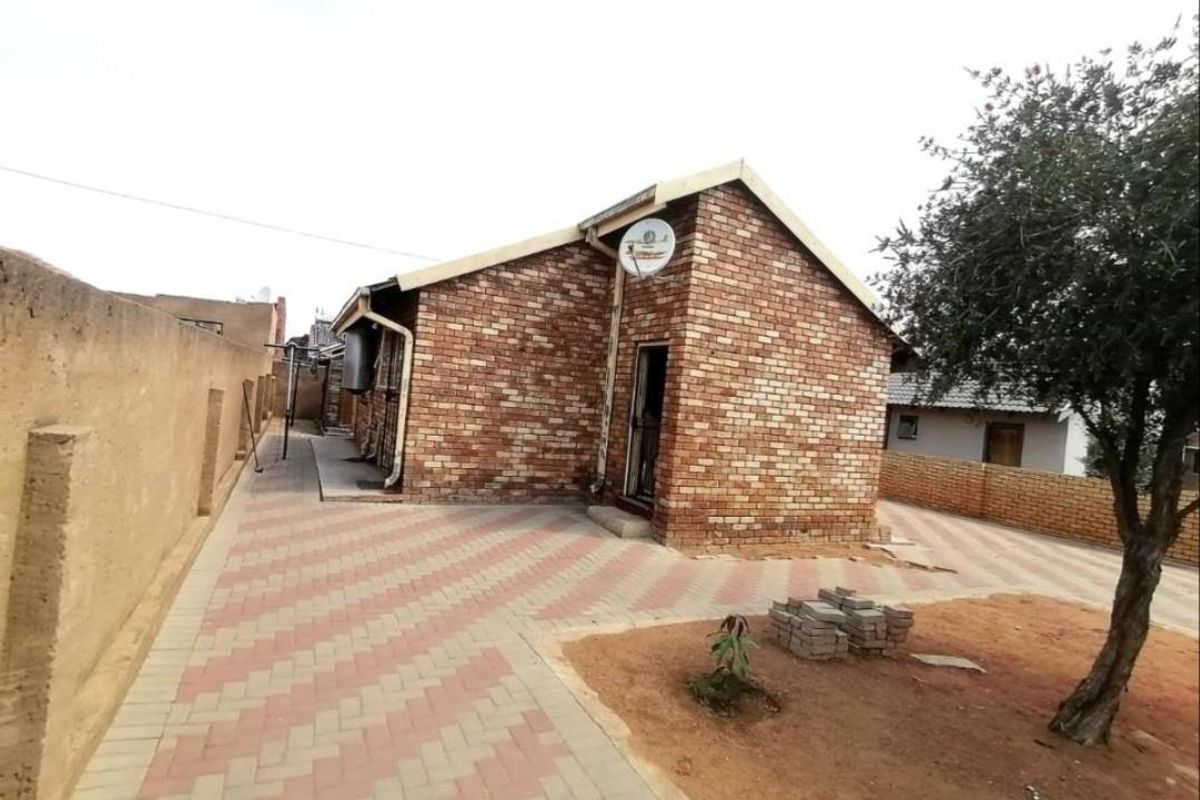 3 bedroom house available in Mabopane - Photo 4