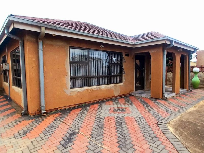 MORDEN FAMILY HOME FOR SALE IN GA-RANKUWA - Photo 1
