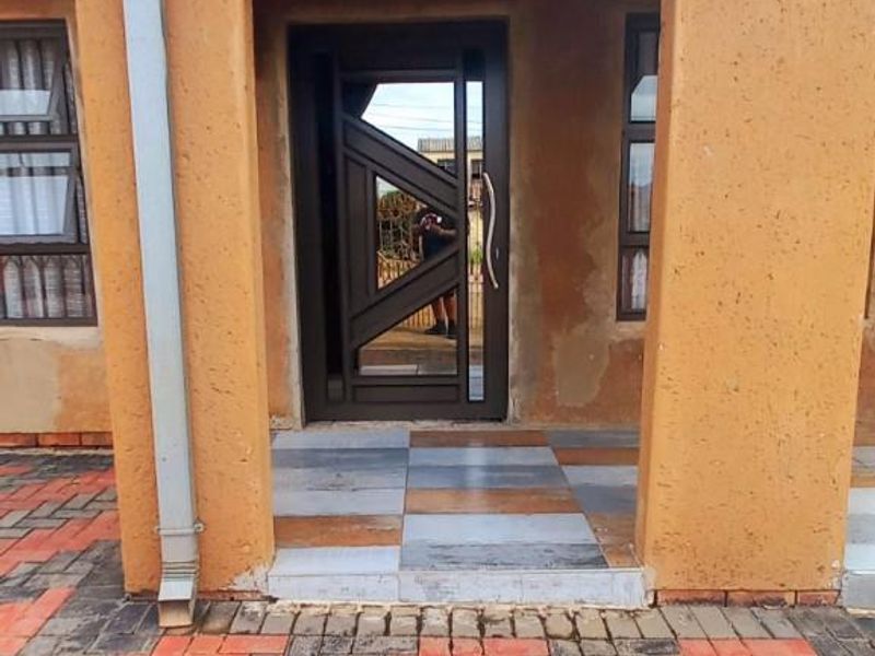 MORDEN FAMILY HOME FOR SALE IN GA-RANKUWA - Photo 4