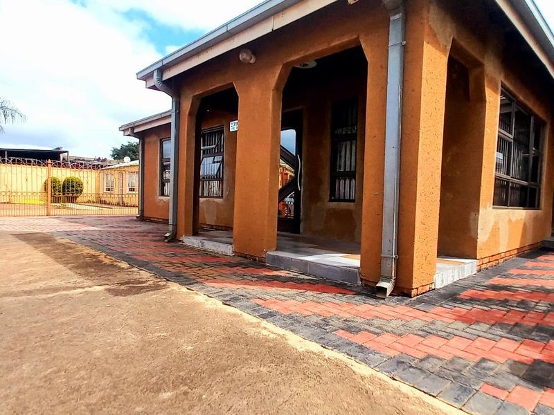 MORDEN FAMILY HOME FOR SALE IN GA-RANKUWA - Photo 5
