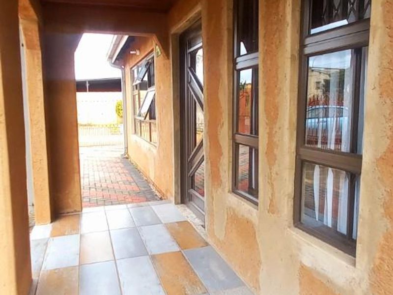 MORDEN FAMILY HOME FOR SALE IN GA-RANKUWA - Photo 6