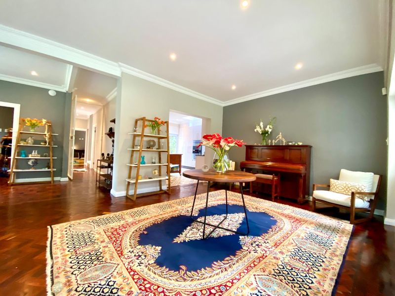 6 Bed Family House To Rent in Emmarentia, Johannesburg - Photo 3