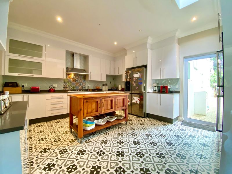 6 Bed Family House To Rent in Emmarentia, Johannesburg - Photo 10