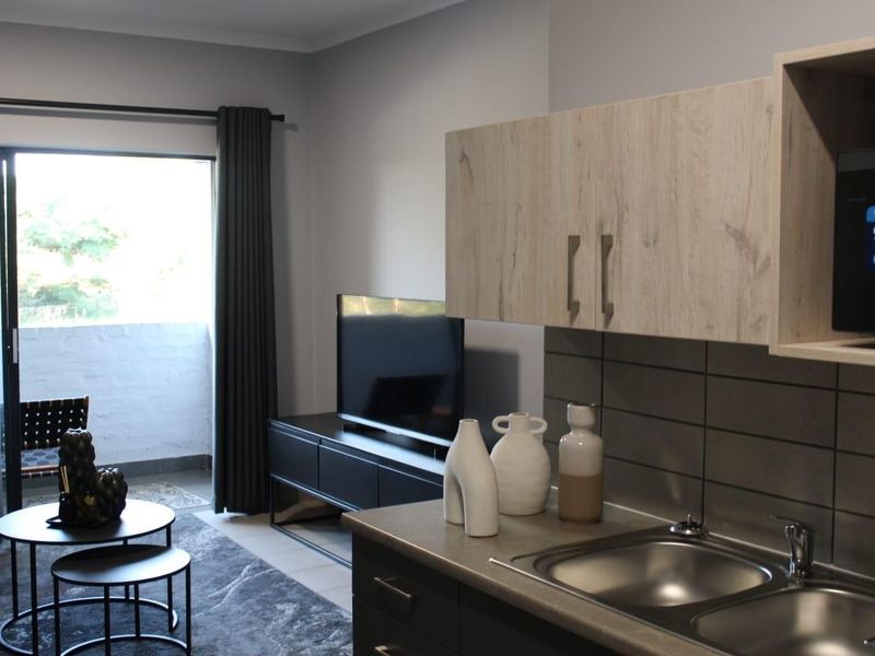 Secured apartment for sale in Sinoville, Pretoria - Photo 9