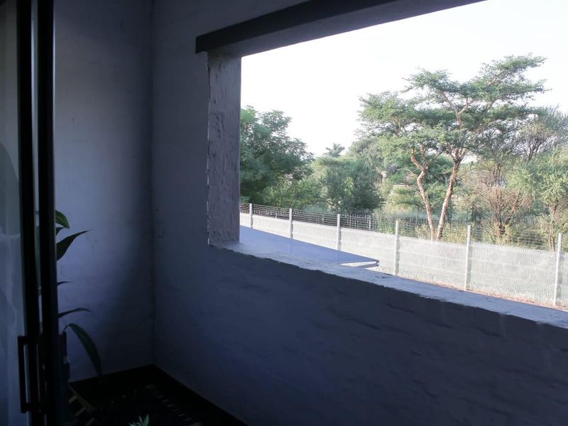 Secured apartment for sale in Sinoville, Pretoria - Photo 3
