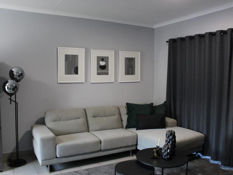 Secured apartment for sale in Sinoville, Pretoria - Photo 8