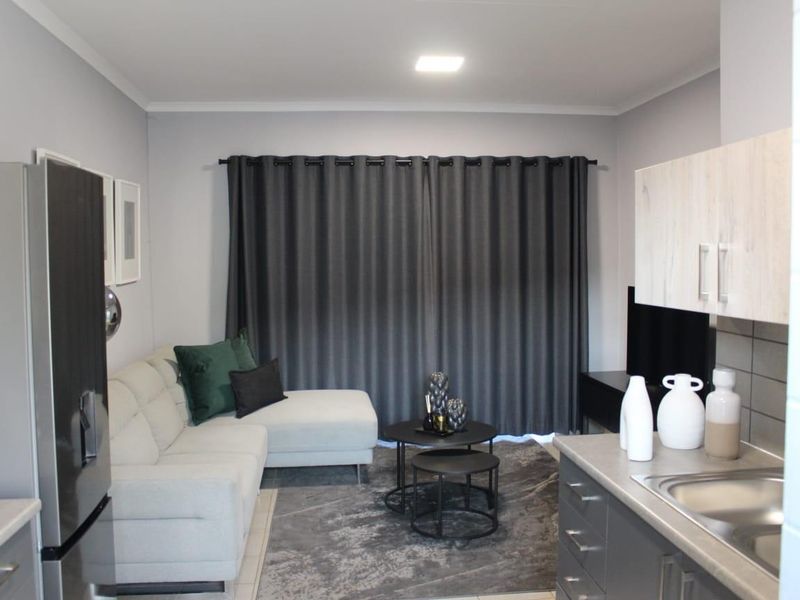 Secured apartment for sale in Sinoville, Pretoria - Photo 7