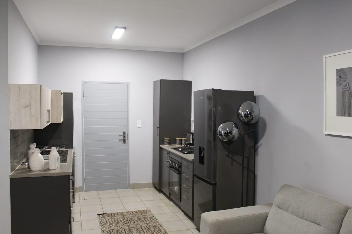 Secured apartment for sale in Sinoville, Pretoria - Photo 4