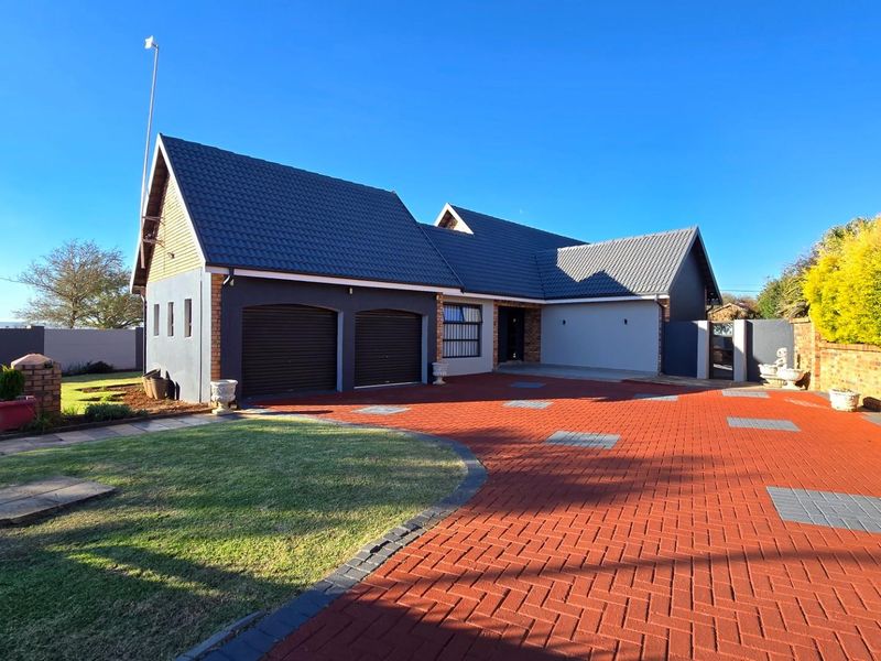 Modern Luxury on a Spacious Corner Stand - Fully Renovated Family Home - Photo 1