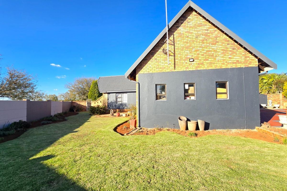 Modern Luxury on a Spacious Corner Stand - Fully Renovated Family Home - Photo 2