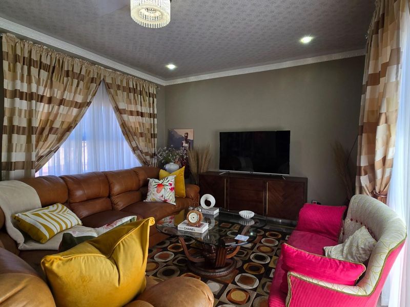 Modern Luxury on a Spacious Corner Stand - Fully Renovated Family Home - Photo 9