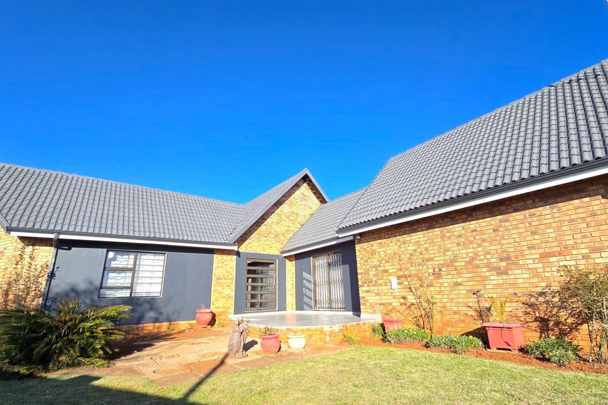 Modern Luxury on a Spacious Corner Stand - Fully Renovated Family Home - Photo 3