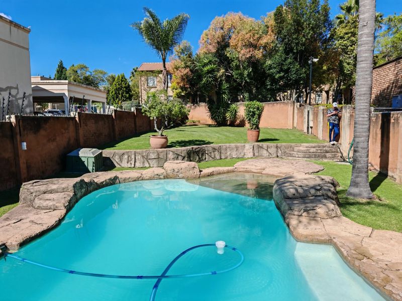 Townhouse To Rent in Northwold, Randburg - Photo 2