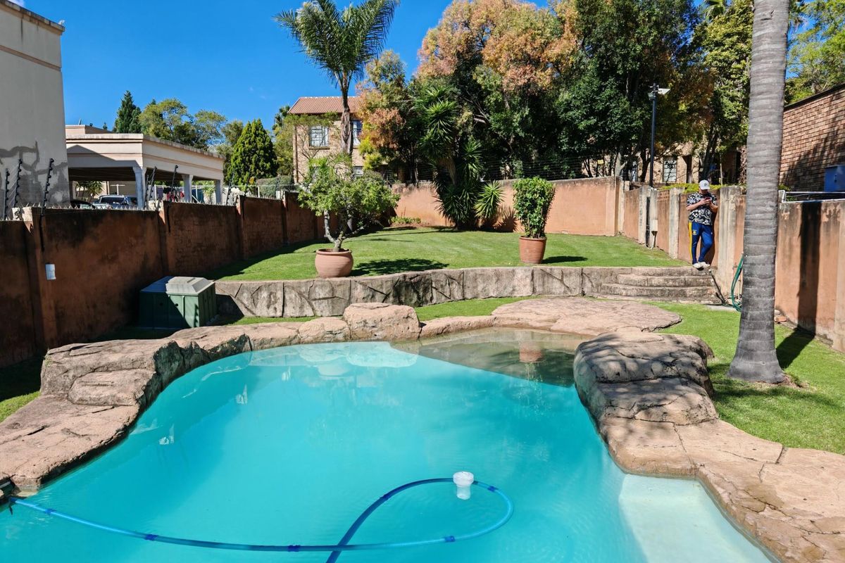 Townhouse To Rent in Northwold, Randburg - Photo 2