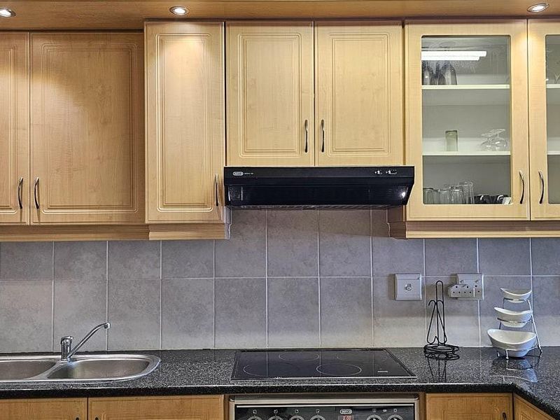 Newly upgraded Apartment  with Spectacular Sea Views - Photo 8