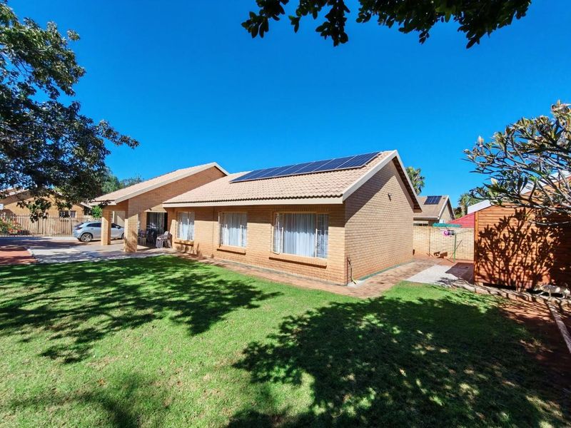 Beautifully Maintained 3-Bedroom Townhouse for sale in a Secure, Well-Managed Complex - Bela Bela - Photo 4