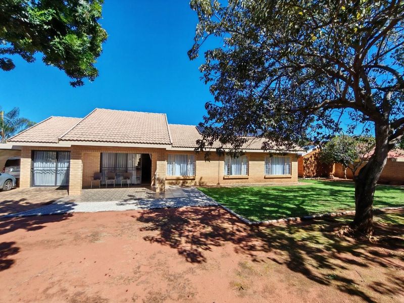 Beautifully Maintained 3-Bedroom Townhouse for sale in a Secure, Well-Managed Complex - Bela Bela - Photo 2