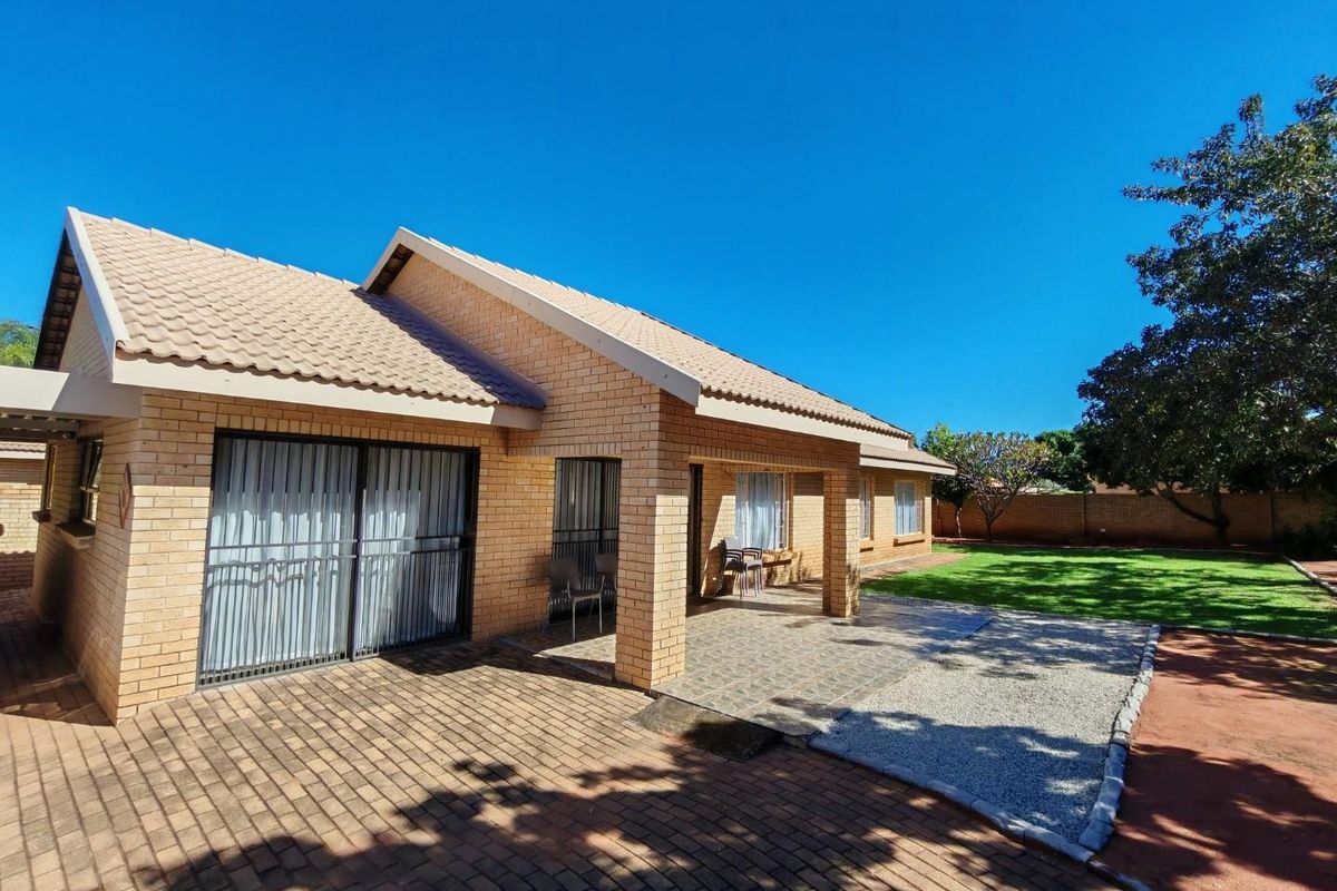 Beautifully Maintained 3-Bedroom Townhouse for sale in a Secure, Well-Managed Complex - Bela Bela - Photo 3