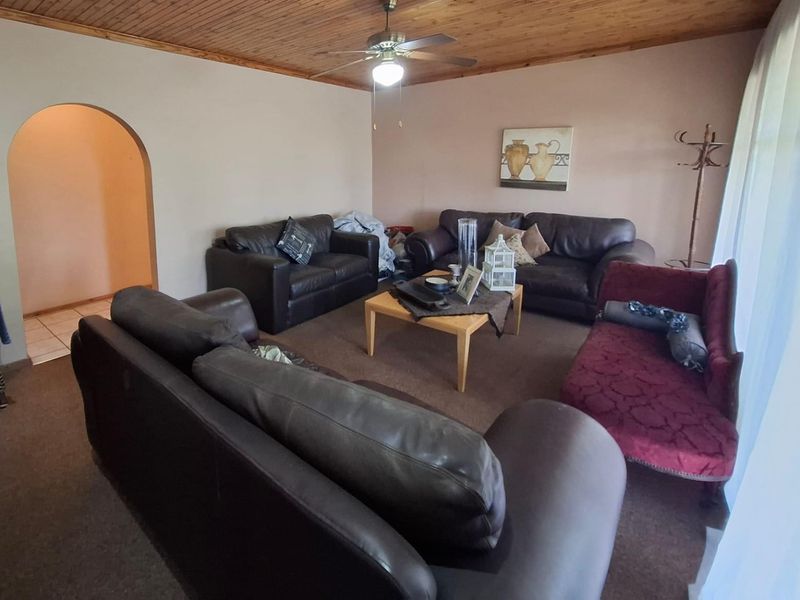 Where family living meets effortless entertaining - In the heart of Kanonkop - Photo 10