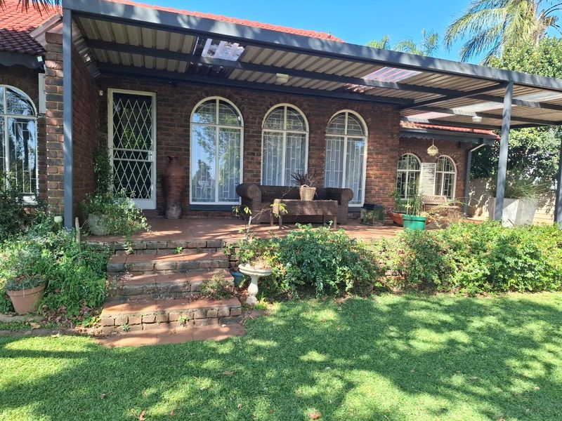 Where family living meets effortless entertaining - In the heart of Kanonkop - Photo 4