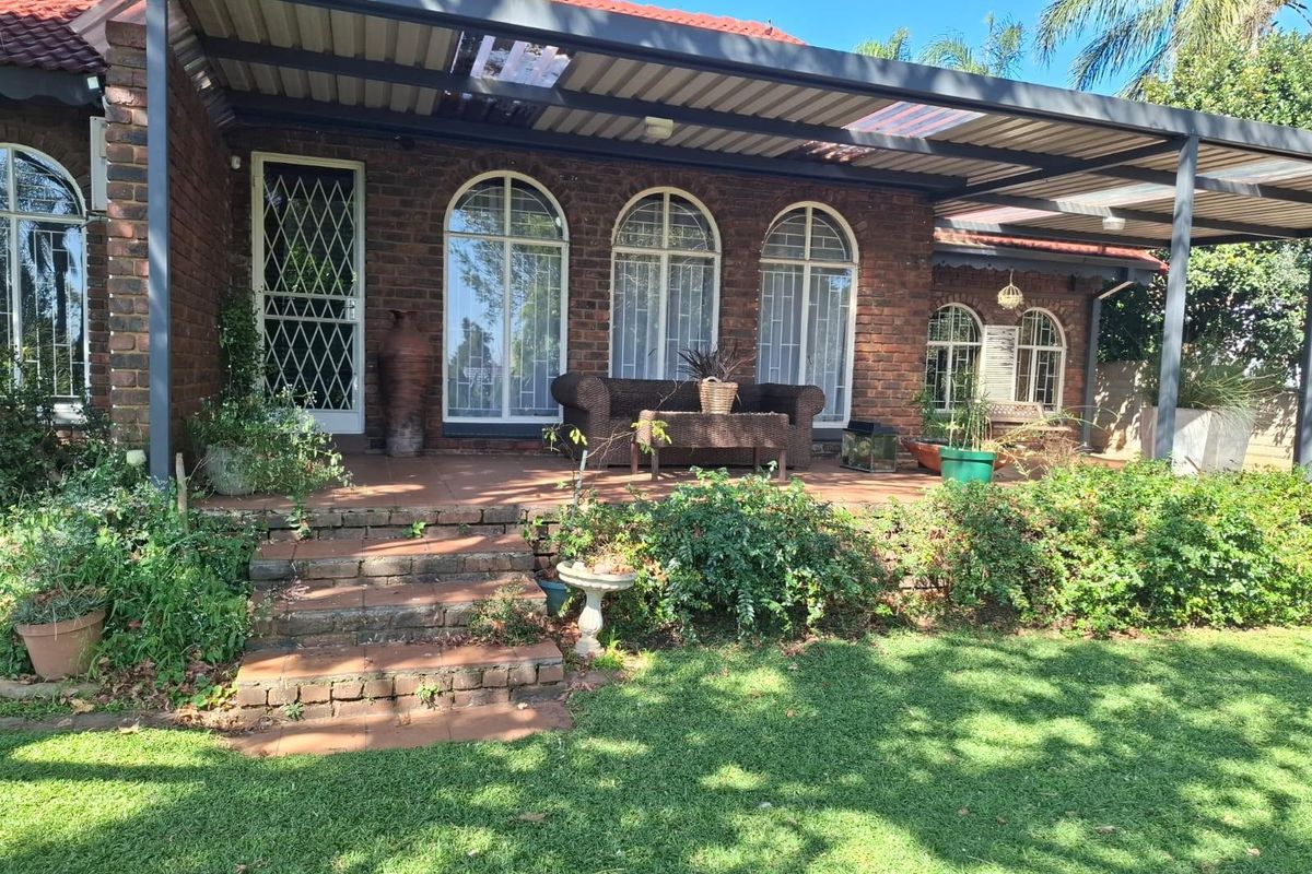 Where family living meets effortless entertaining - In the heart of Kanonkop - Photo 4