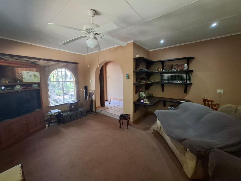 Where family living meets effortless entertaining - In the heart of Kanonkop - Photo 7