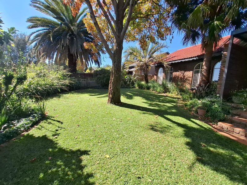 Where family living meets effortless entertaining - In the heart of Kanonkop - Photo 6