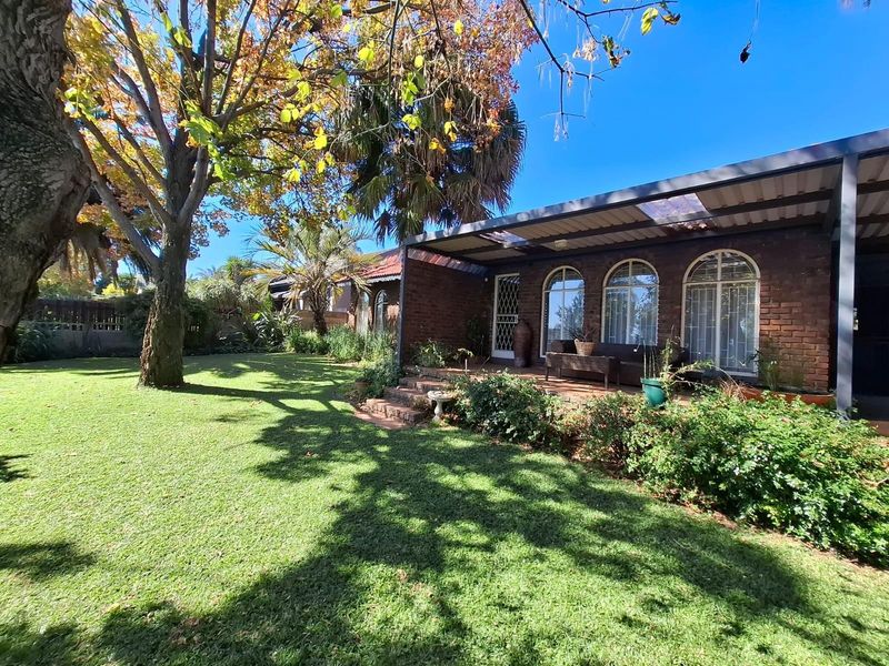 Where family living meets effortless entertaining - In the heart of Kanonkop - Photo 5