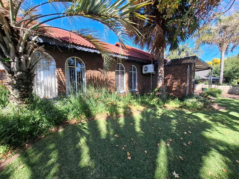 Where family living meets effortless entertaining - In the heart of Kanonkop - Photo 3