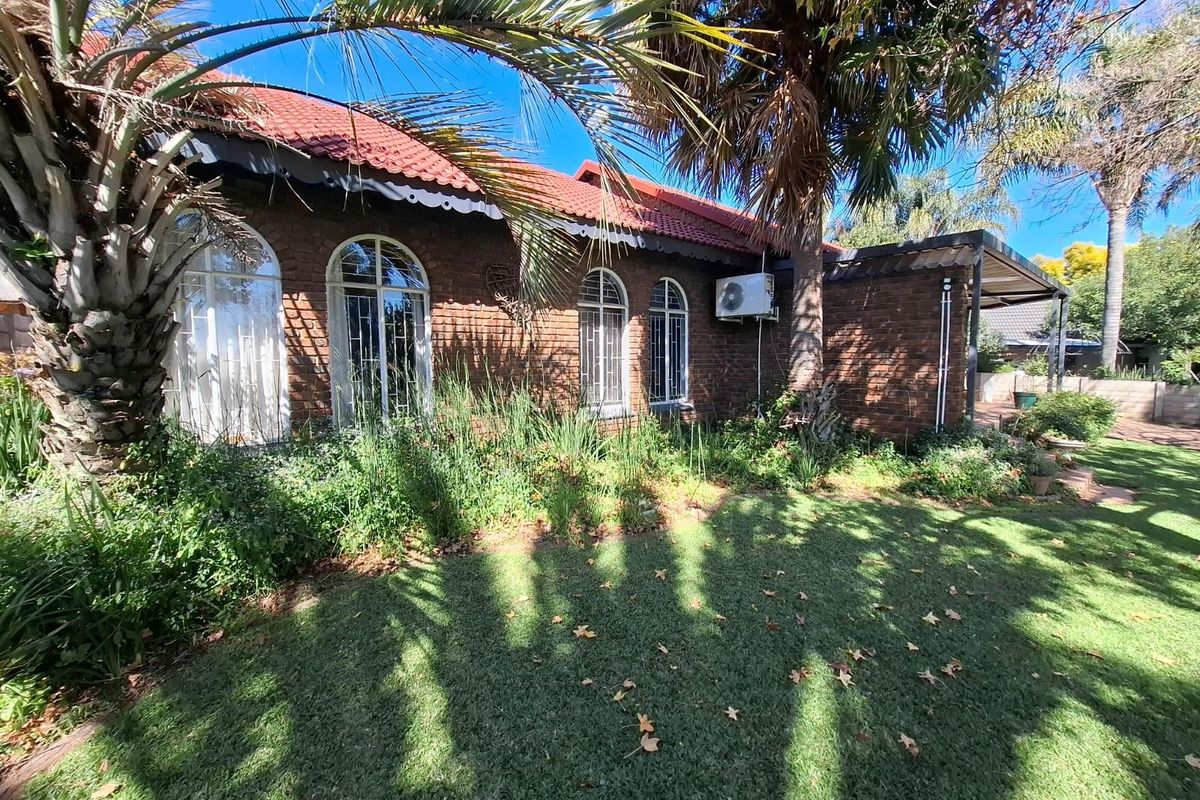 Where family living meets effortless entertaining - In the heart of Kanonkop - Photo 3