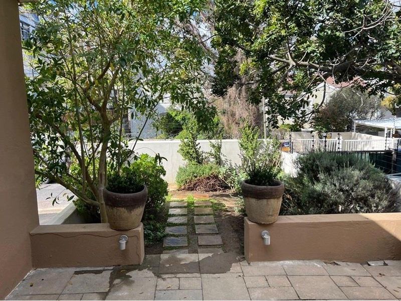 Three Bedroom Victorian House To Rent in Observatory - Photo 4