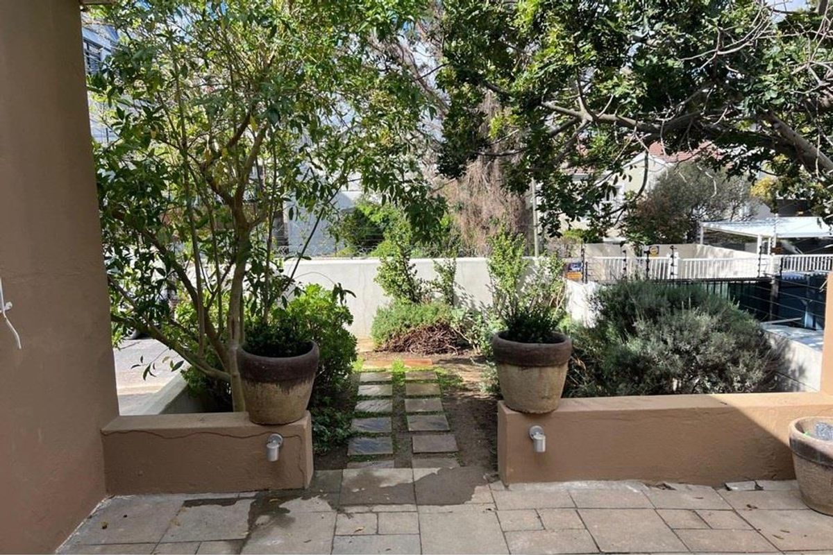 Three Bedroom Victorian House To Rent in Observatory - Photo 4