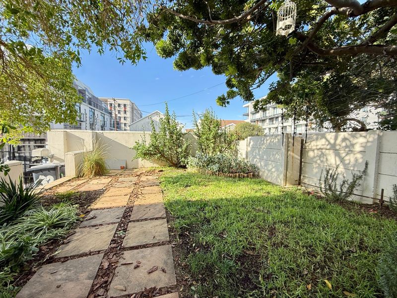 Three Bedroom Victorian House To Rent in Observatory - Photo 4