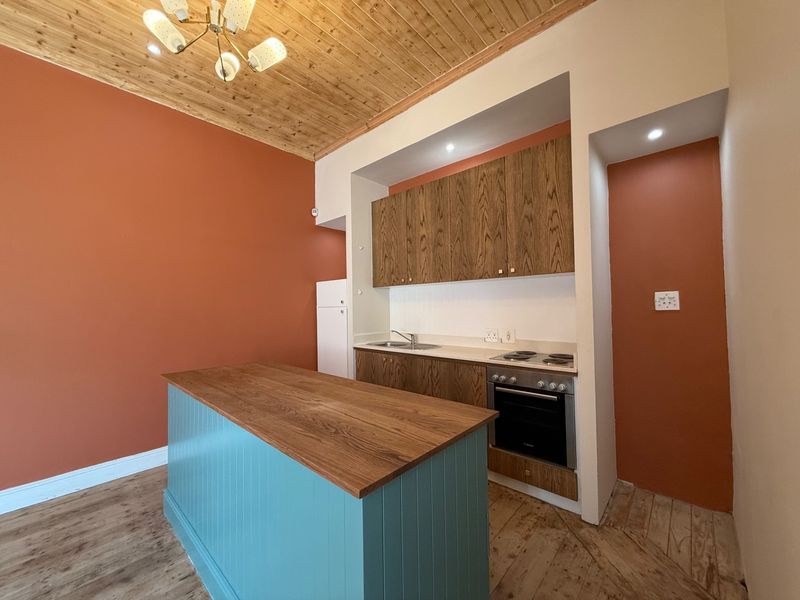 Three Bedroom Victorian House To Rent in Observatory - Photo 3
