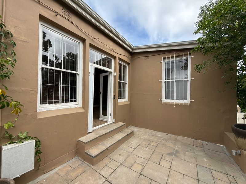 Three Bedroom Victorian House To Rent in Observatory - Photo 8