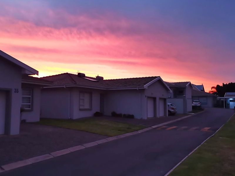 Beautifully Designed Cluster Home in Sought-After Gonubie View - Photo 4