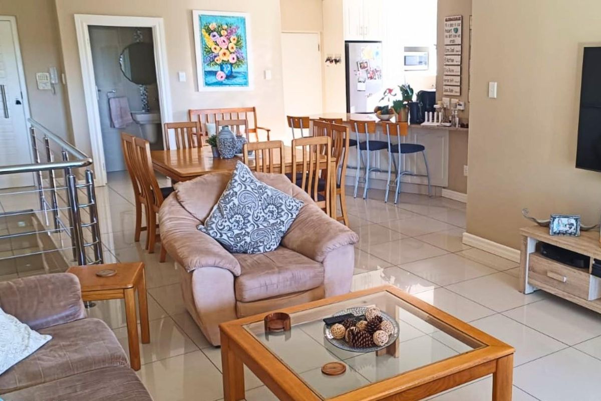 Beautifully Designed Cluster Home in Sought-After Gonubie View - Photo 2