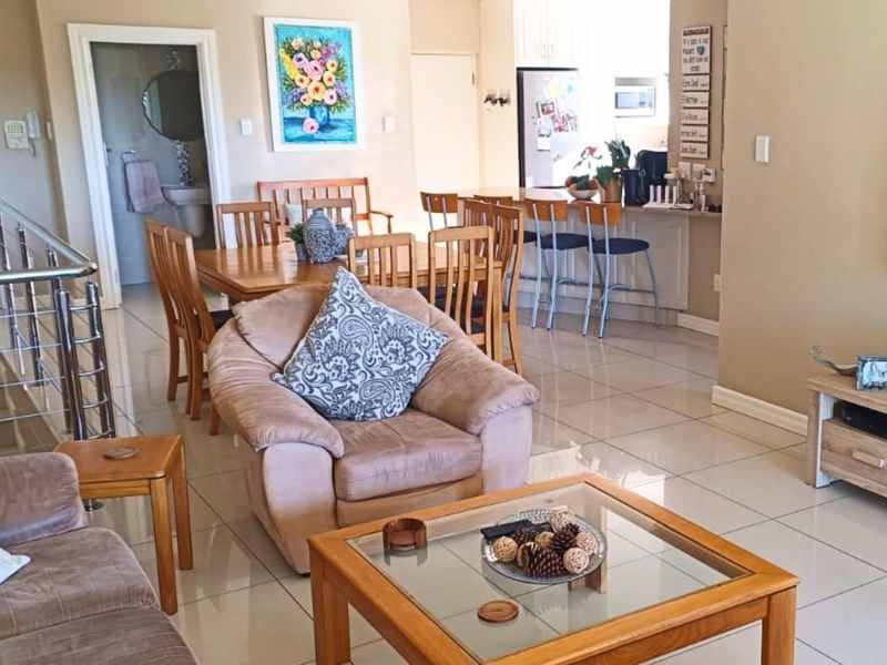 Beautifully Designed Cluster Home in Sought-After Gonubie View - Photo 2