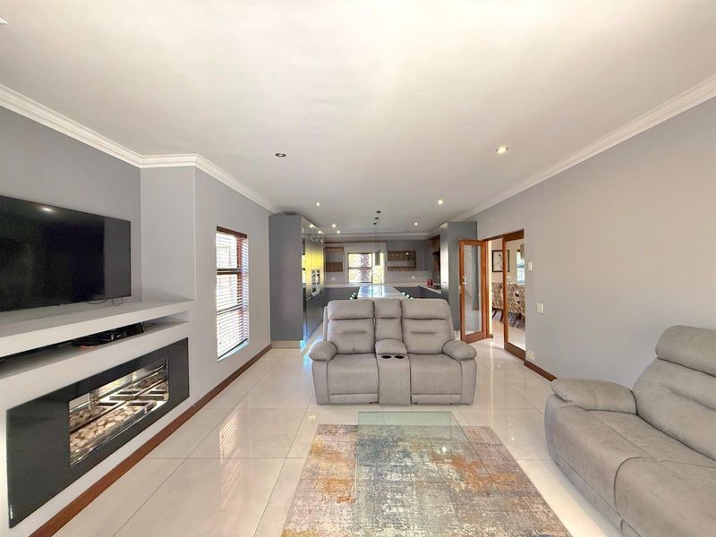 Contemporary Elegance on a Prime Corner Stand in Dainfern Valley Estate - Photo 10