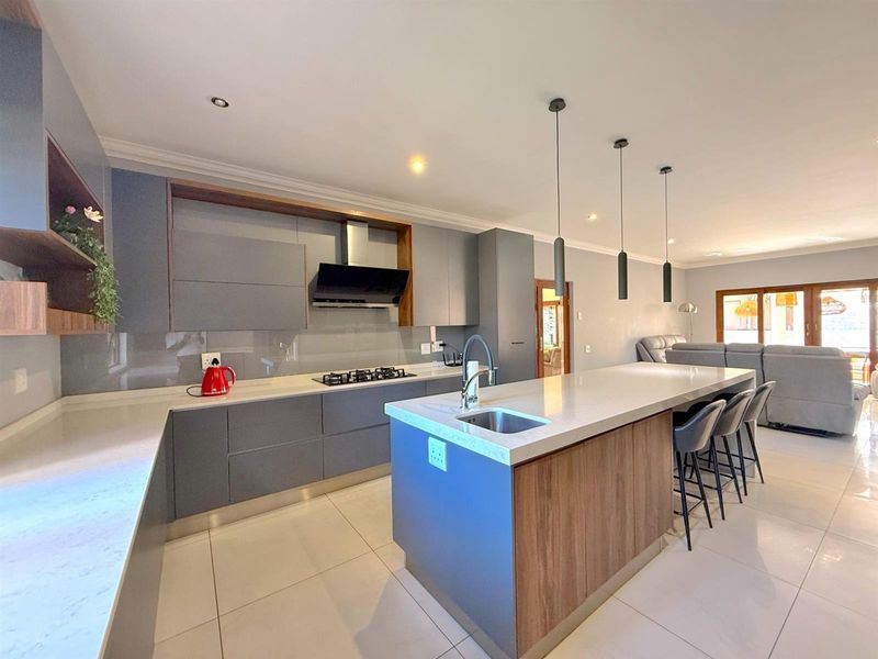 Contemporary Elegance on a Prime Corner Stand in Dainfern Valley Estate - Photo 9