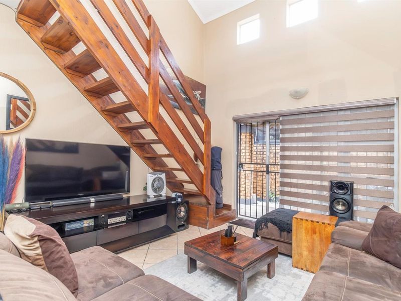 Renovated 2-Bedroom Loft Apartment with Private Garden in Honeypark, Roodepoort - Photo 9