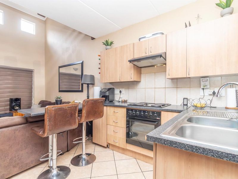 Renovated 2-Bedroom Loft Apartment with Private Garden in Honeypark, Roodepoort - Photo 3