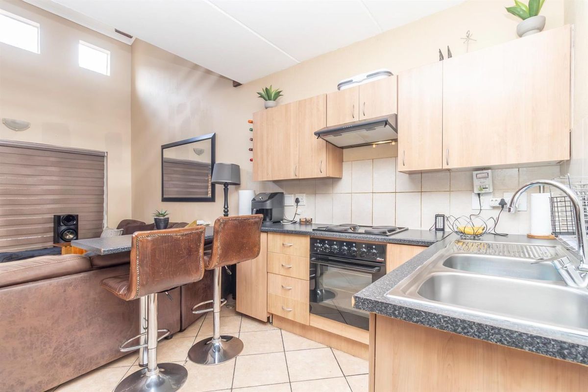 Renovated 2-Bedroom Loft Apartment with Private Garden in Honeypark, Roodepoort - Photo 3