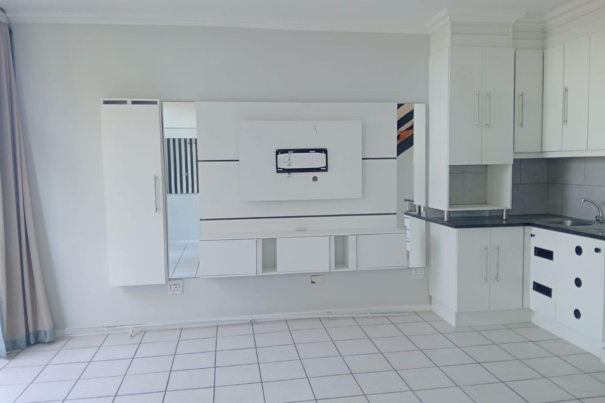 3 Bedroom apartment in Southernwood - Photo 5